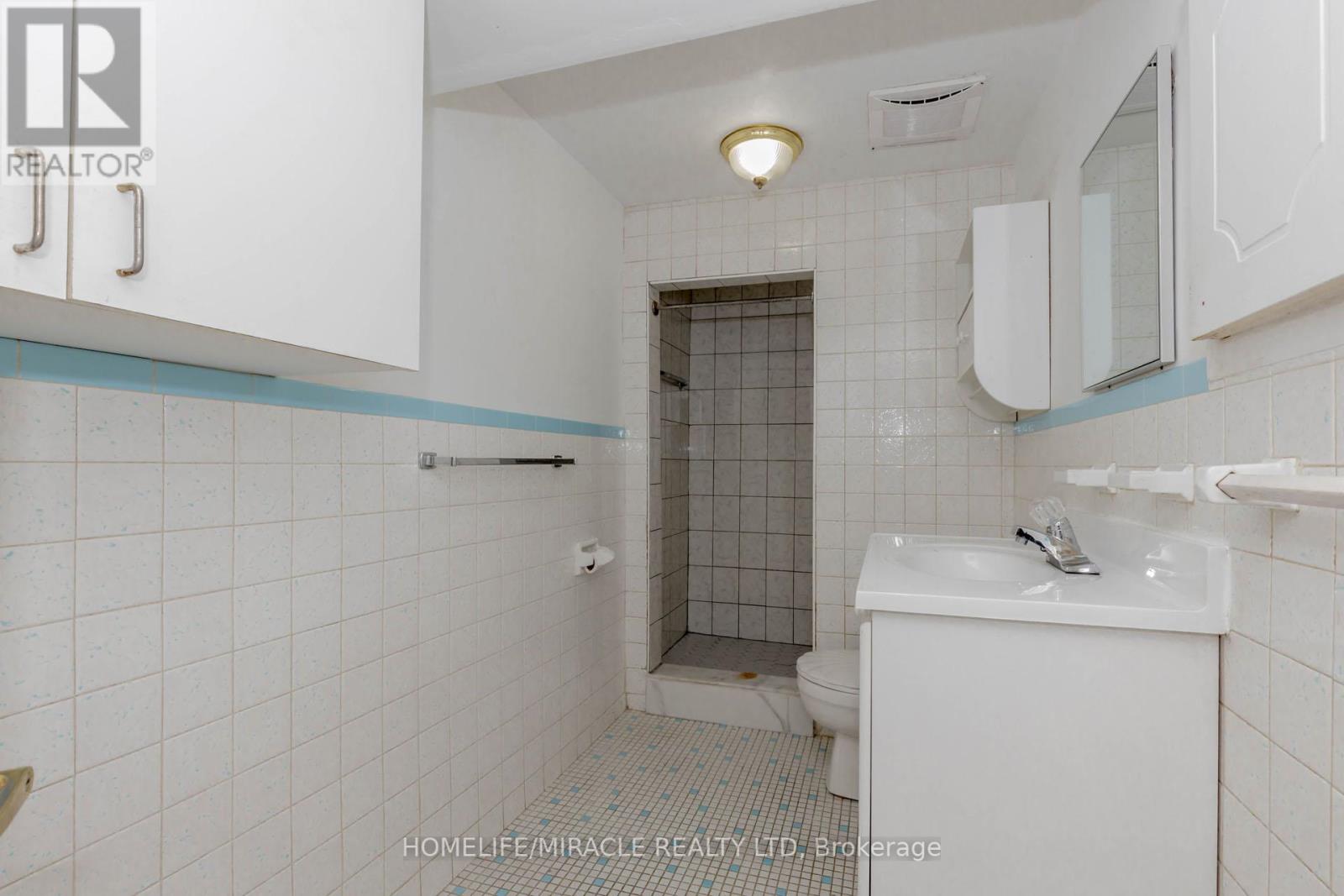 Photo 23 of 80 Goldsboro Road, Toronto ON