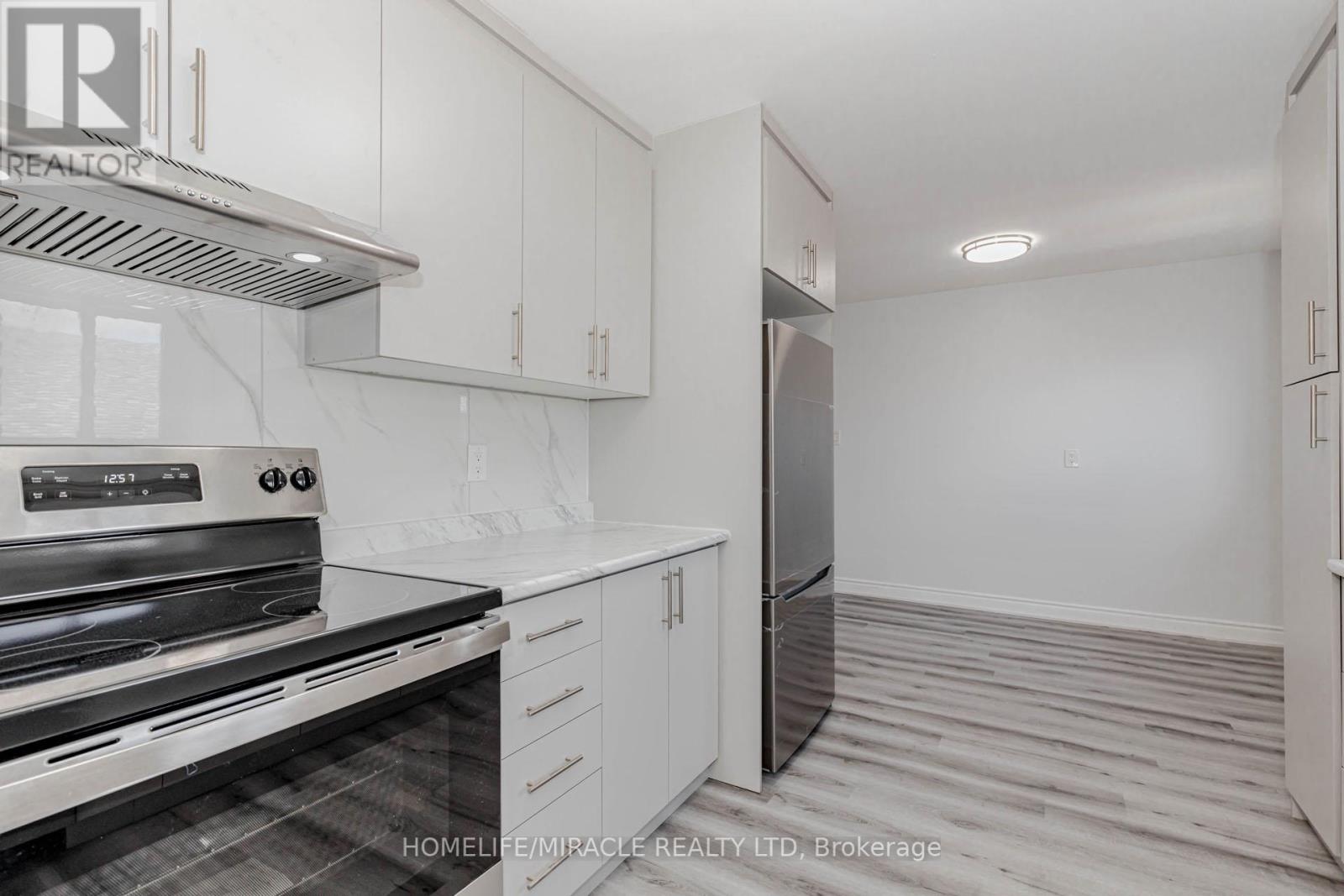 Photo 8 of 80 Goldsboro Road, Toronto ON