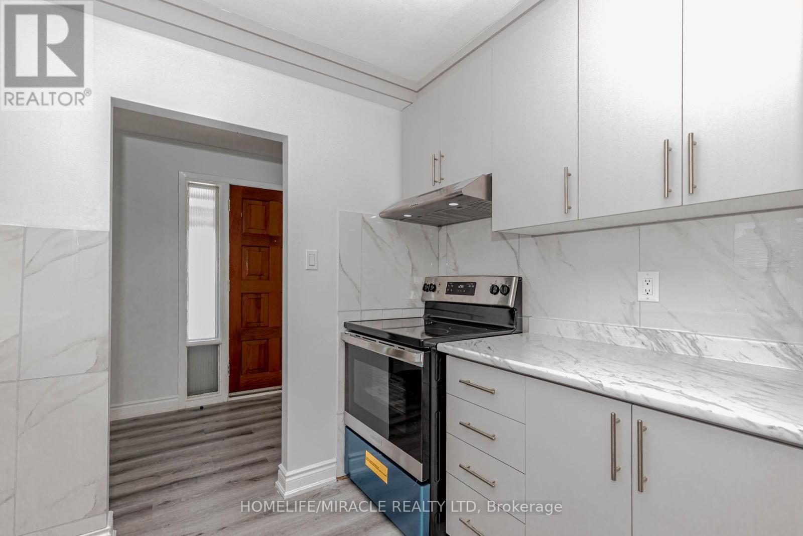 Photo 9 of 80 Goldsboro Road, Toronto ON