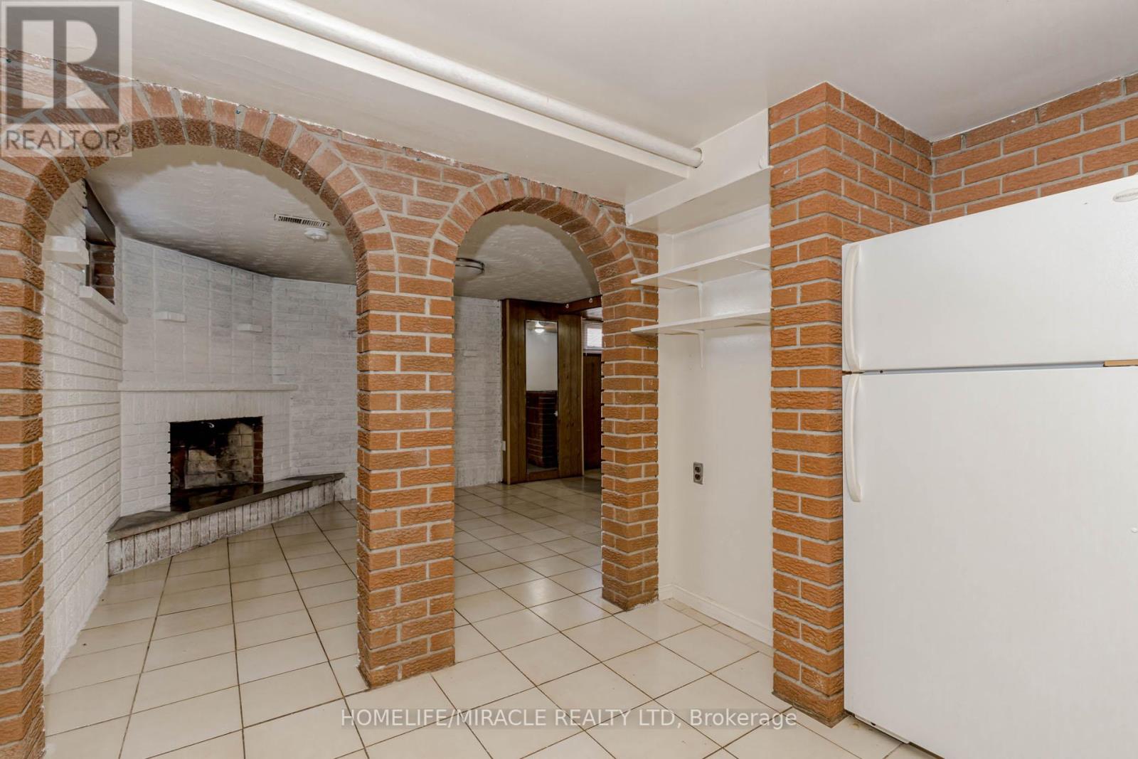 Photo 2 of 80 Goldsboro Road, Toronto ON