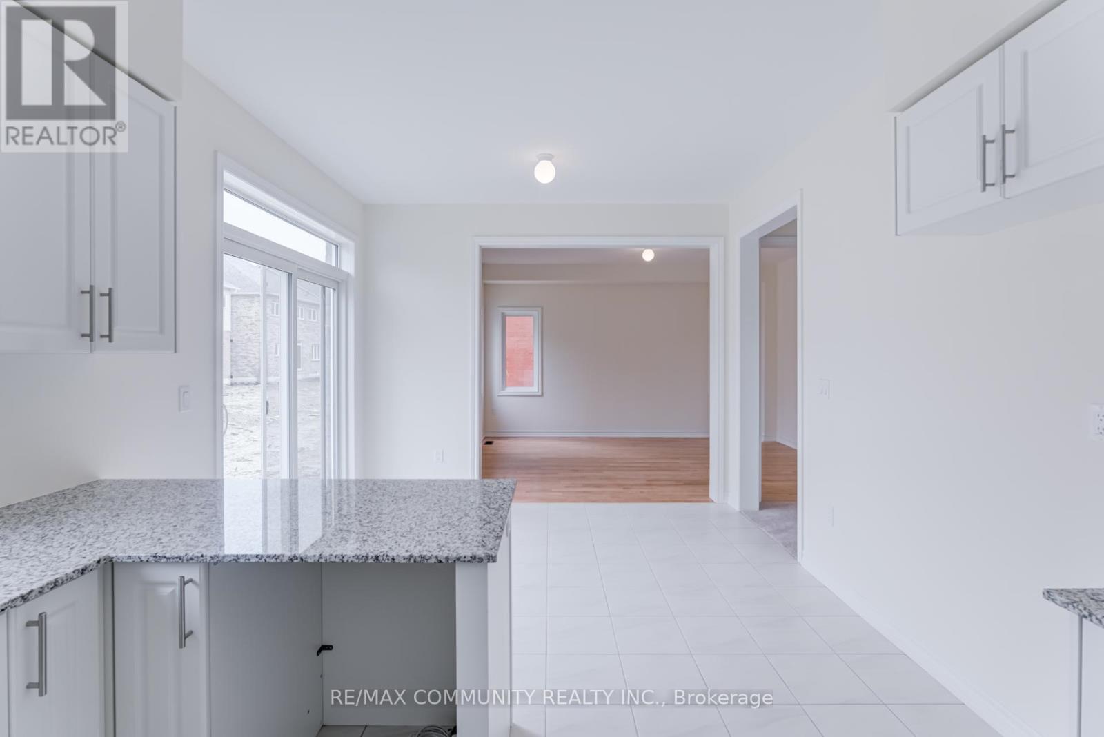 Photo 39 of 11 Grieve Street, Georgina ON