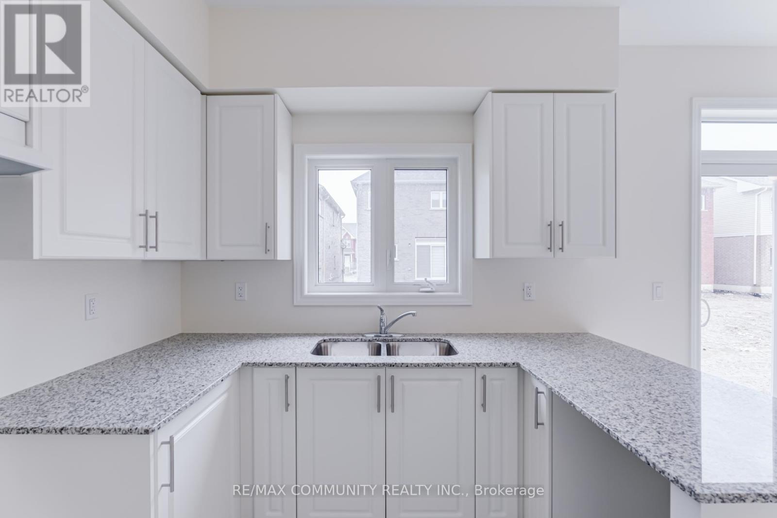 Photo 24 of 11 Grieve Street, Georgina ON
