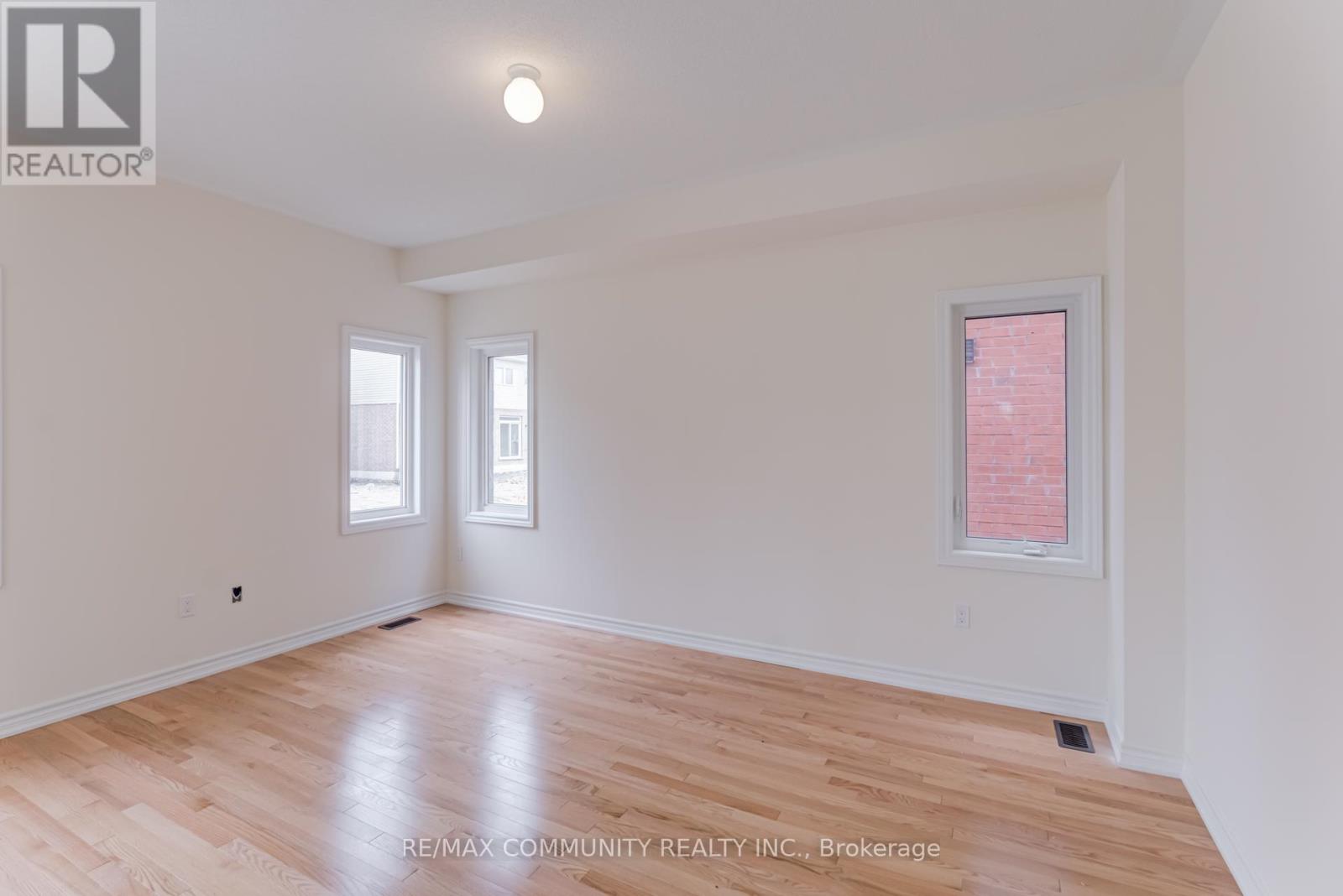 Photo 15 of 11 Grieve Street, Georgina ON