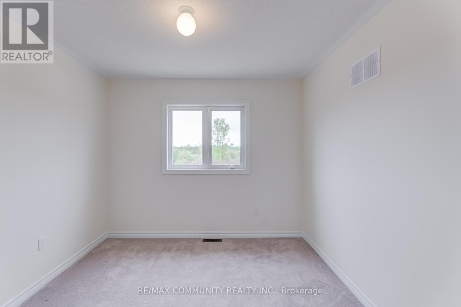 Photo 43 of 11 Grieve Street, Georgina ON