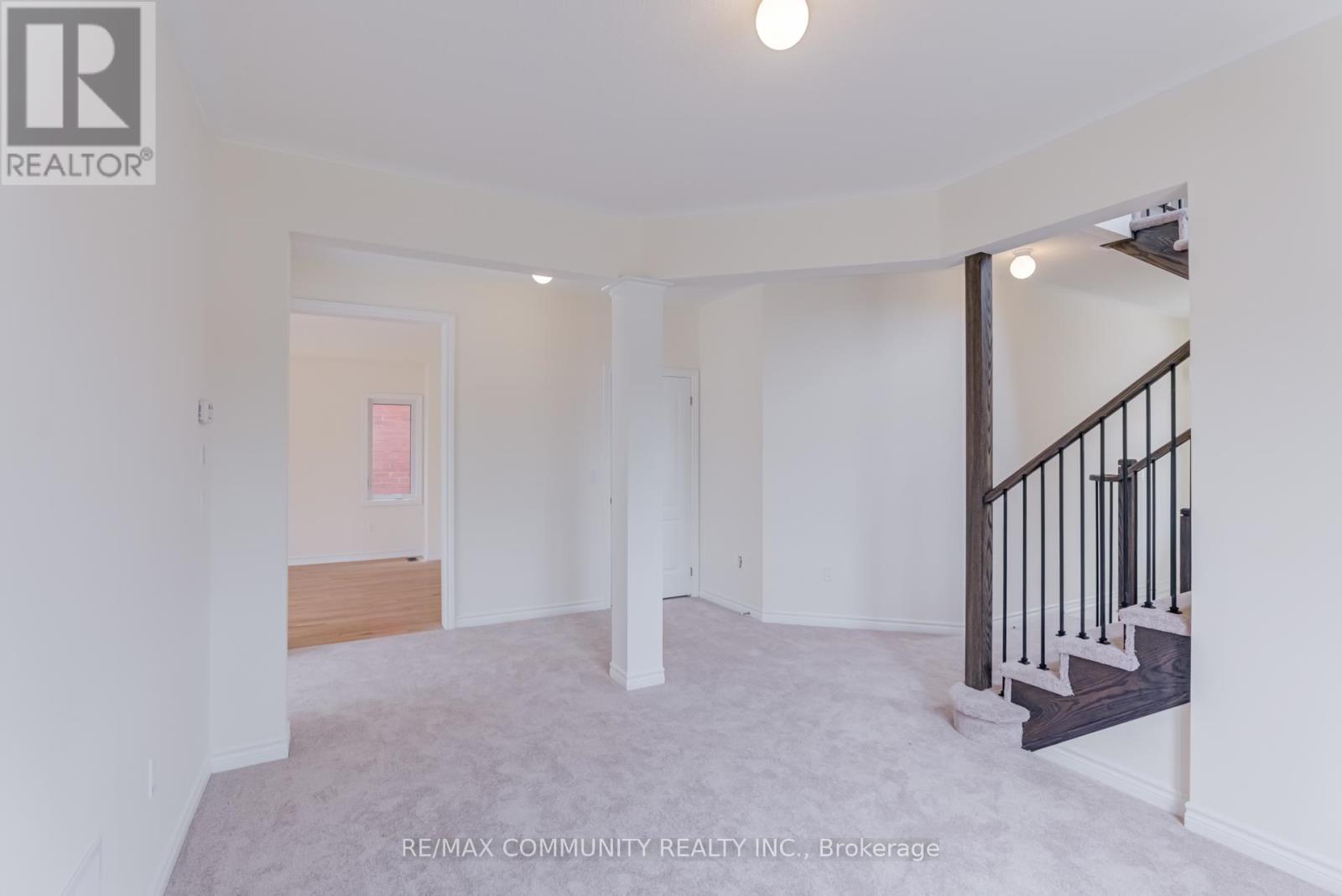 Photo 33 of 11 Grieve Street, Georgina ON