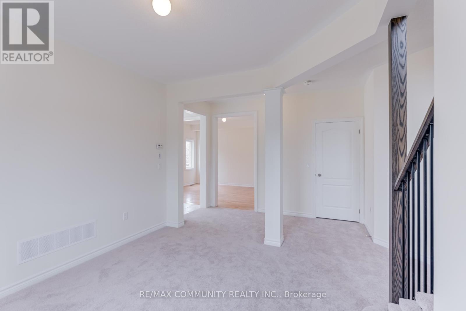 Photo 7 of 11 Grieve Street, Georgina ON