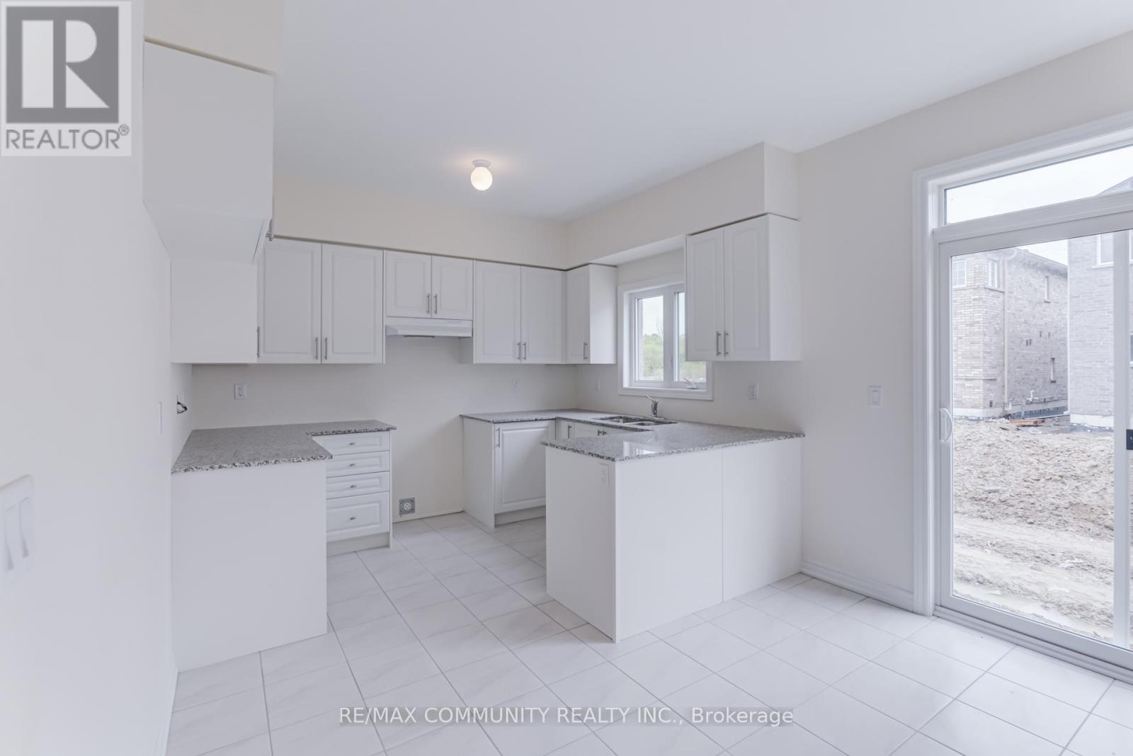 Photo 35 of 11 Grieve Street, Georgina ON