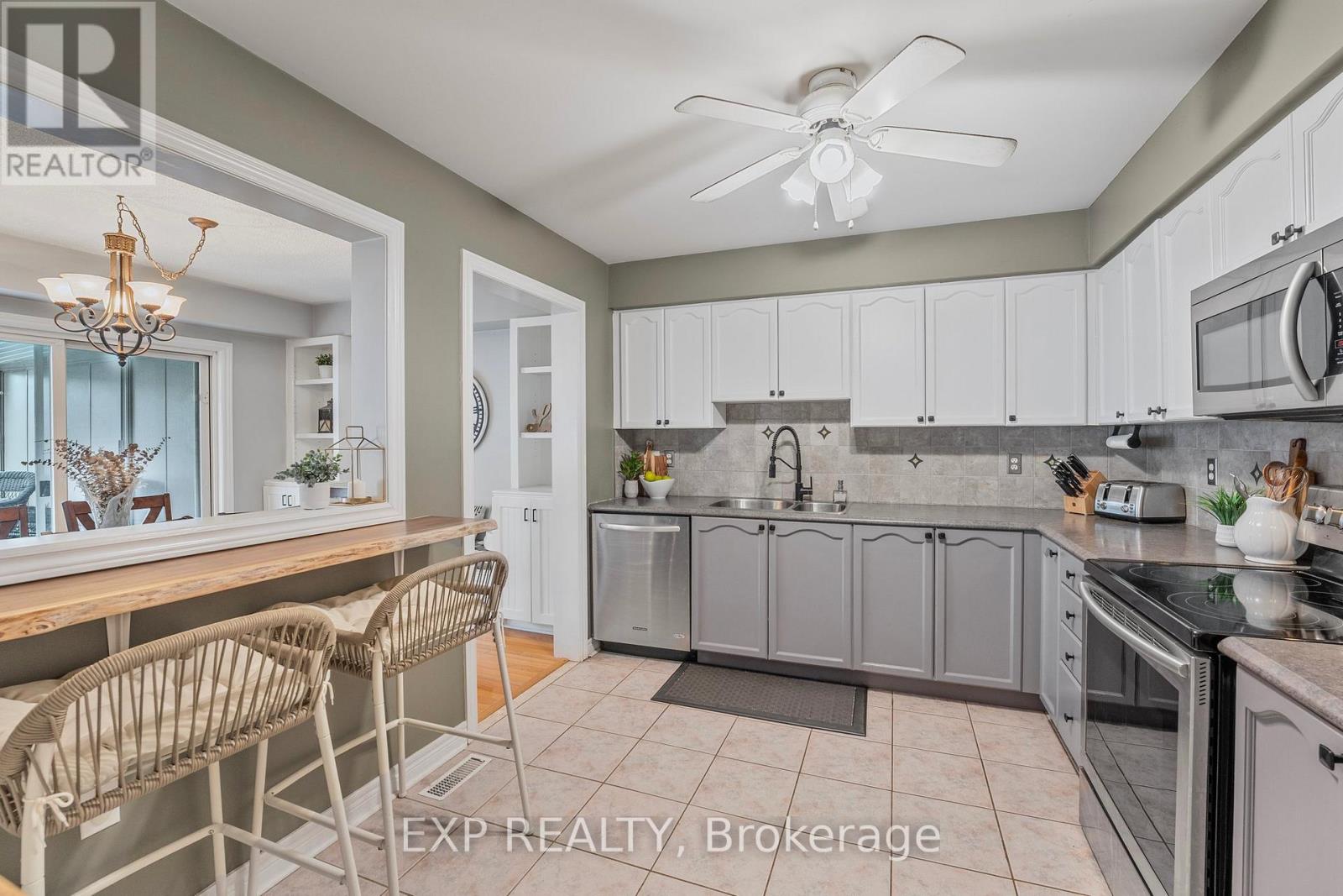 Photo 20 of 19 Heritage Court, Barrie ON