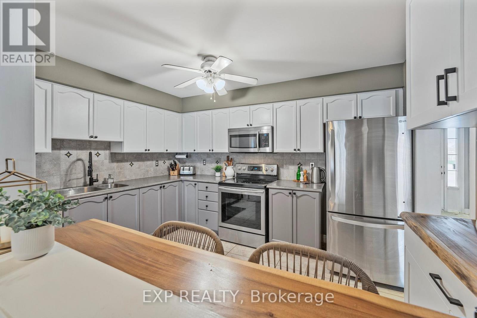 Photo 39 of 19 Heritage Court, Barrie ON