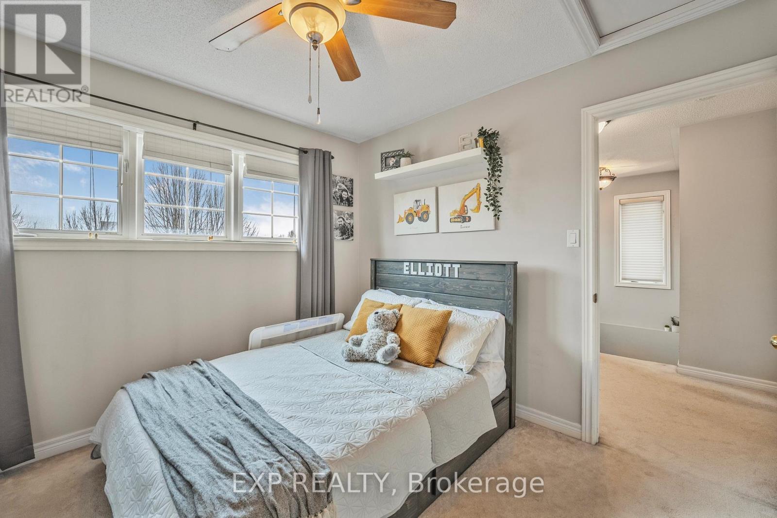 Photo 7 of 19 Heritage Court, Barrie ON