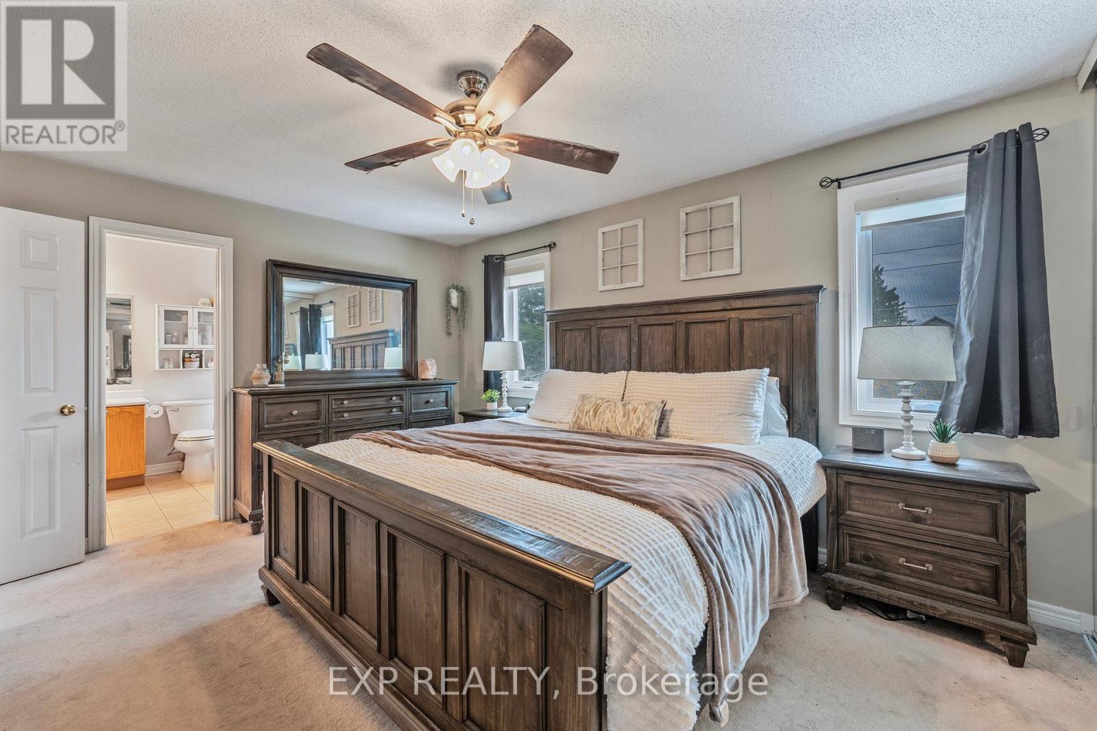 Photo 16 of 19 Heritage Court, Barrie ON