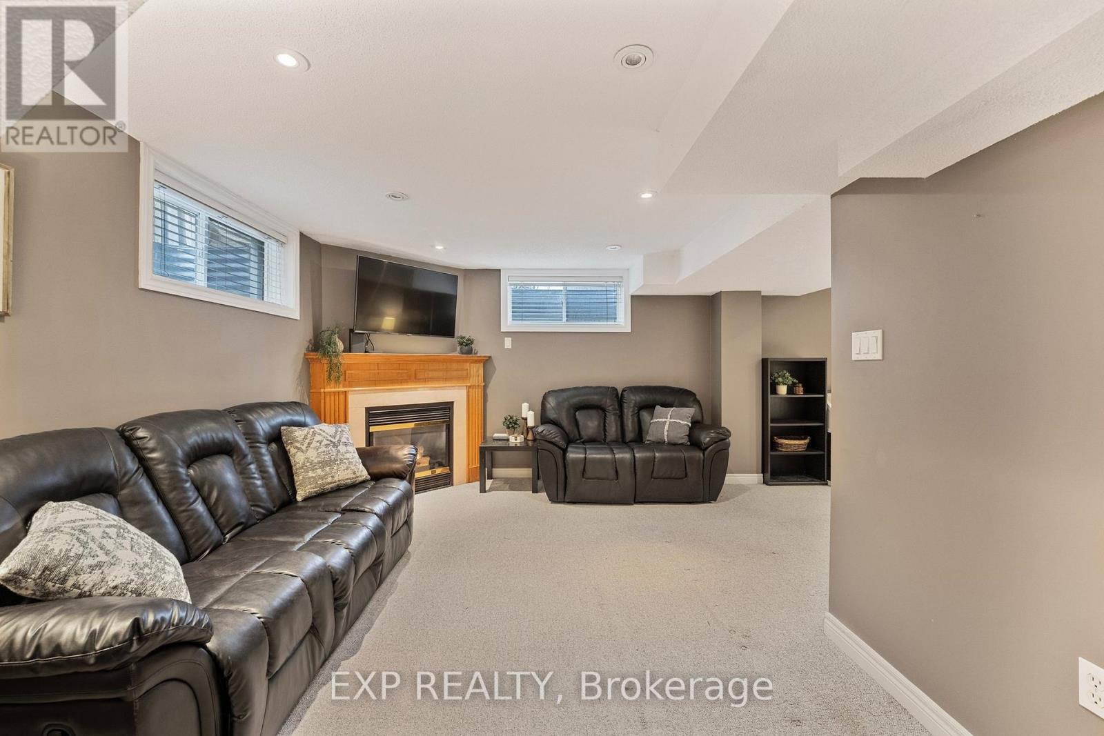 Photo 50 of 19 Heritage Court, Barrie ON