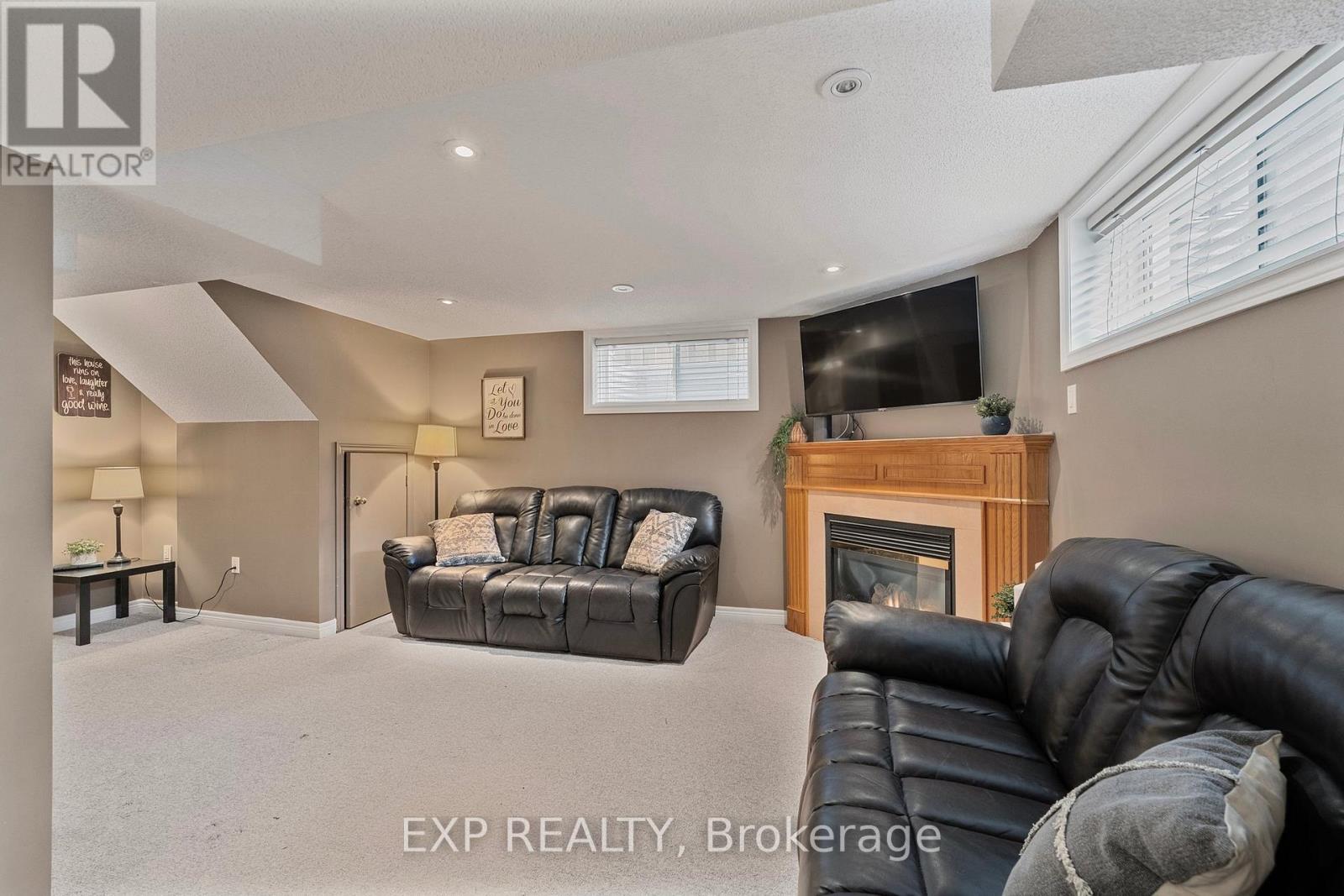Photo 49 of 19 Heritage Court, Barrie ON