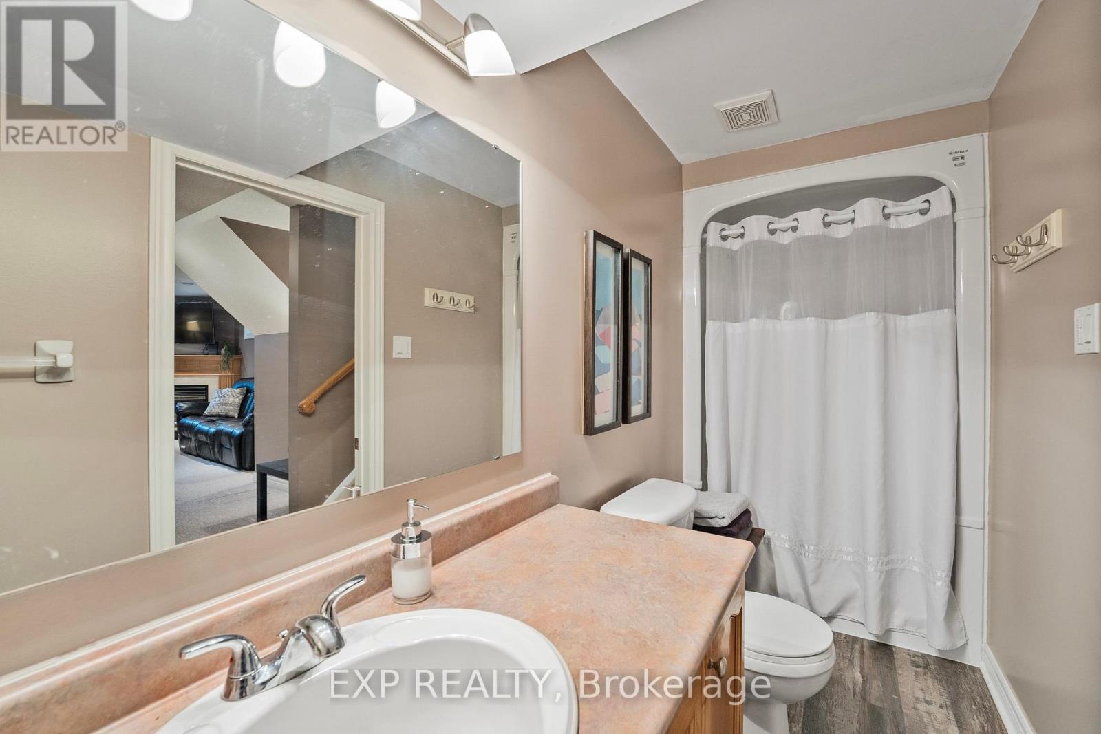 Photo 34 of 19 Heritage Court, Barrie ON