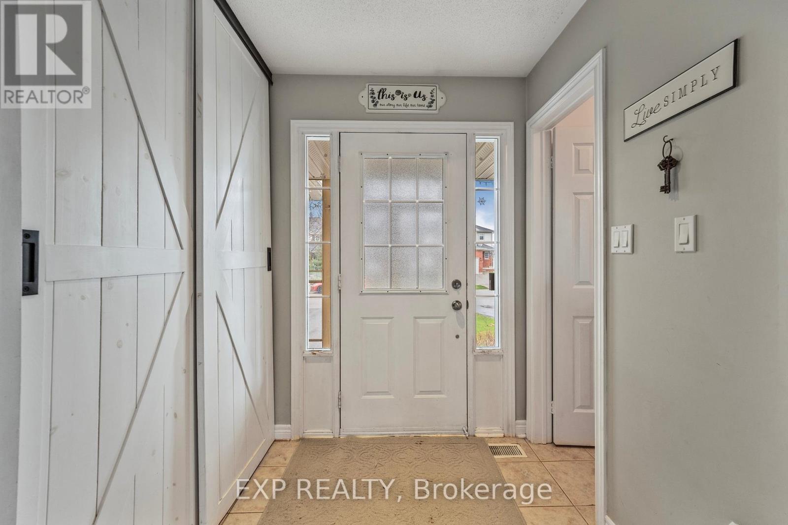 Photo 17 of 19 Heritage Court, Barrie ON