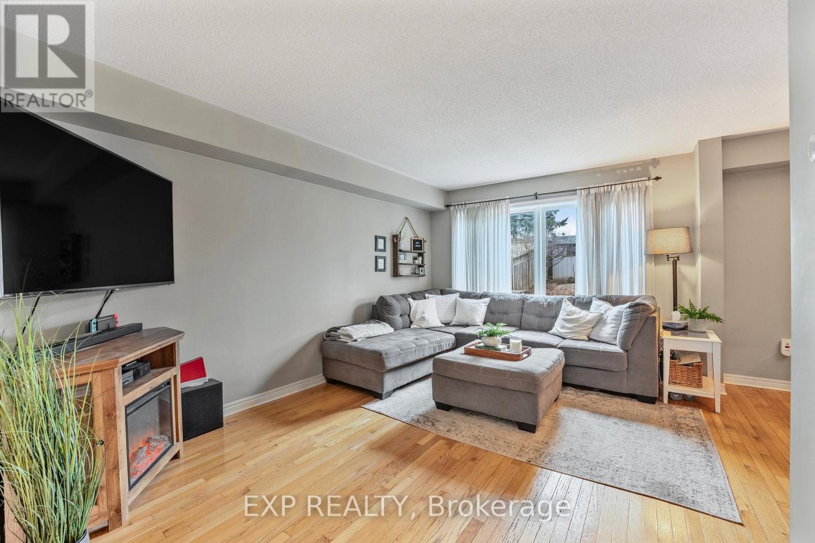 Photo 18 of 19 Heritage Court, Barrie ON