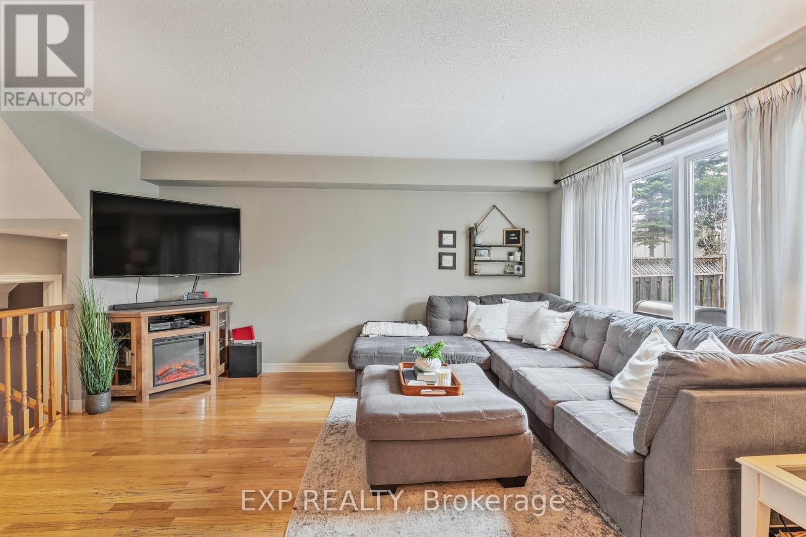 Photo 37 of 19 Heritage Court, Barrie ON