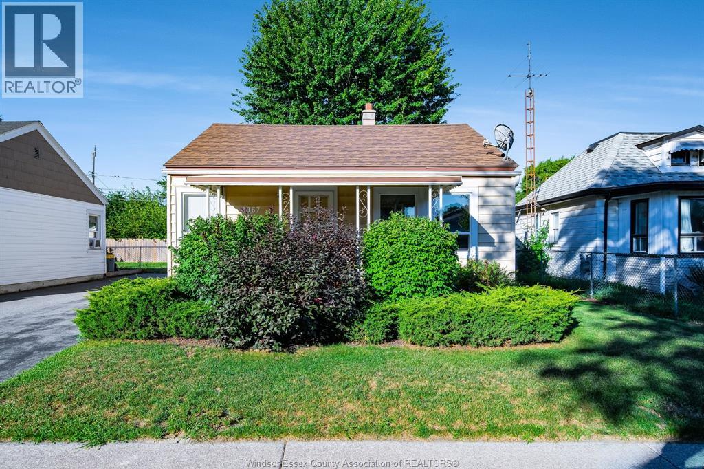 Photo 3 of 1067 Lena, Windsor ON