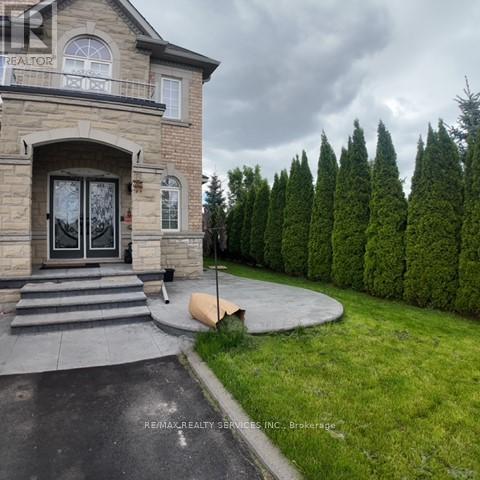 Photo 22 of 28 Lavallee Crescent, Brampton ON