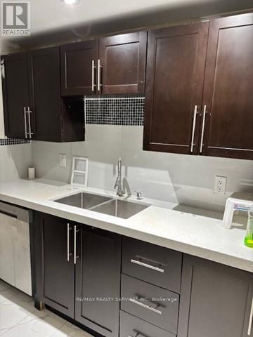 Photo 5 of 28 Lavallee Crescent, Brampton ON