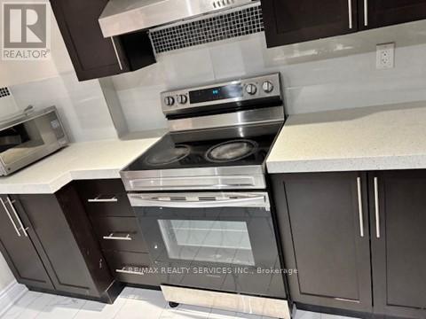 Photo 15 of 28 Lavallee Crescent, Brampton ON