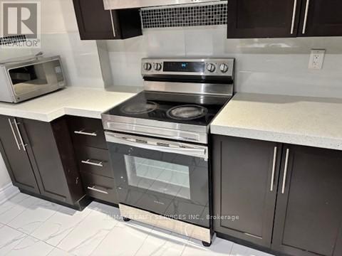 Photo 20 of 28 Lavallee Crescent, Brampton ON