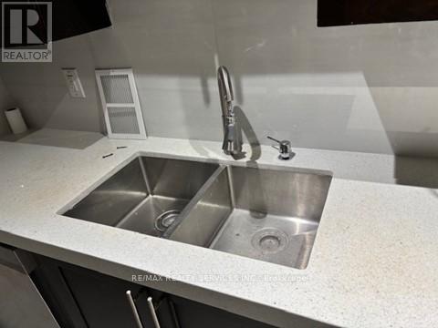 Photo 6 of 28 Lavallee Crescent, Brampton ON