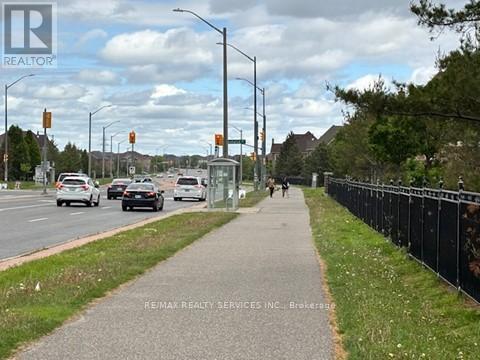 Photo 9 of 28 Lavallee Crescent, Brampton ON