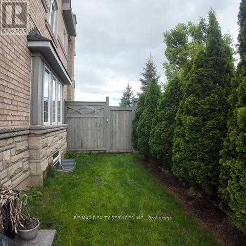 Photo 23 of 28 Lavallee Crescent, Brampton ON