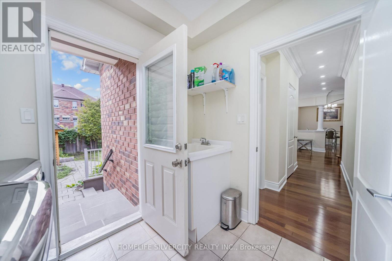 Photo 18 of 1587 Hallstone Road, Brampton ON