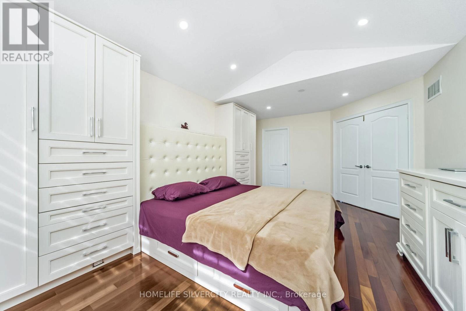 Photo 24 of 1587 Hallstone Road, Brampton ON