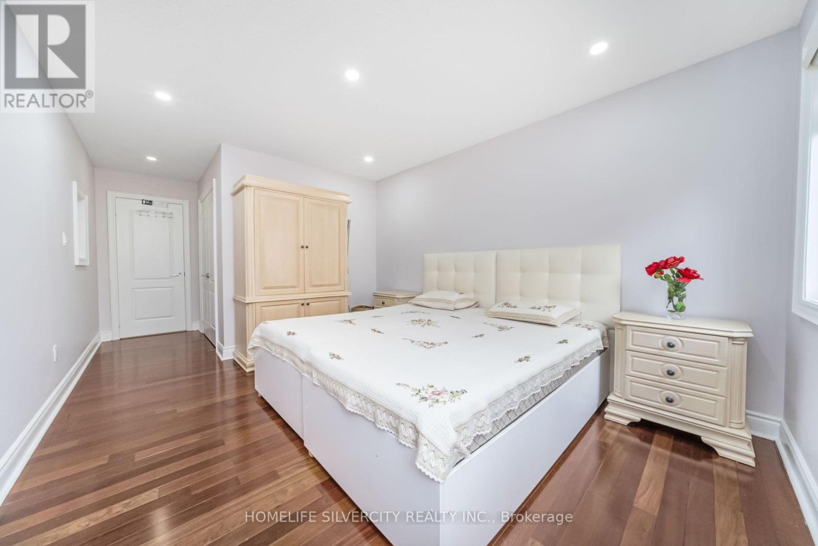 Photo 32 of 1587 Hallstone Road, Brampton ON