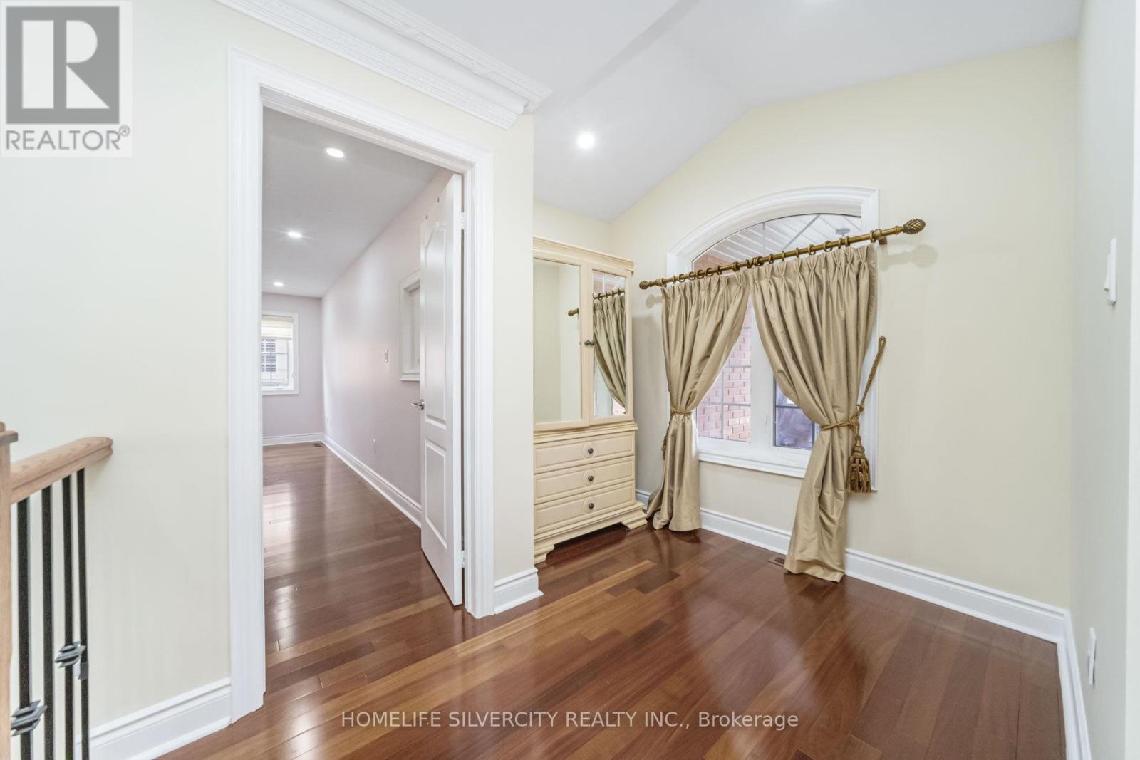Photo 33 of 1587 Hallstone Road, Brampton ON