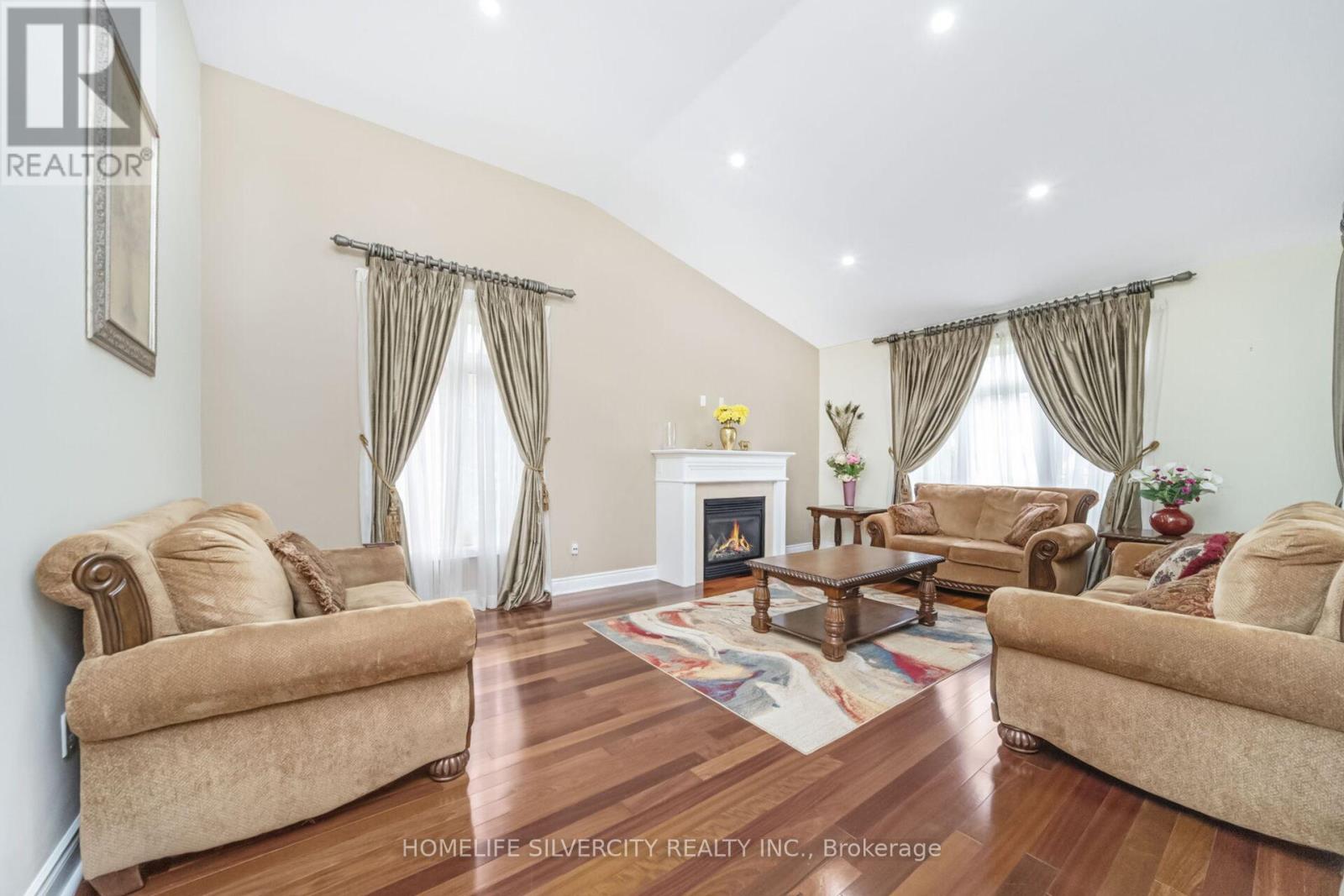 Photo 5 of 1587 Hallstone Road, Brampton ON