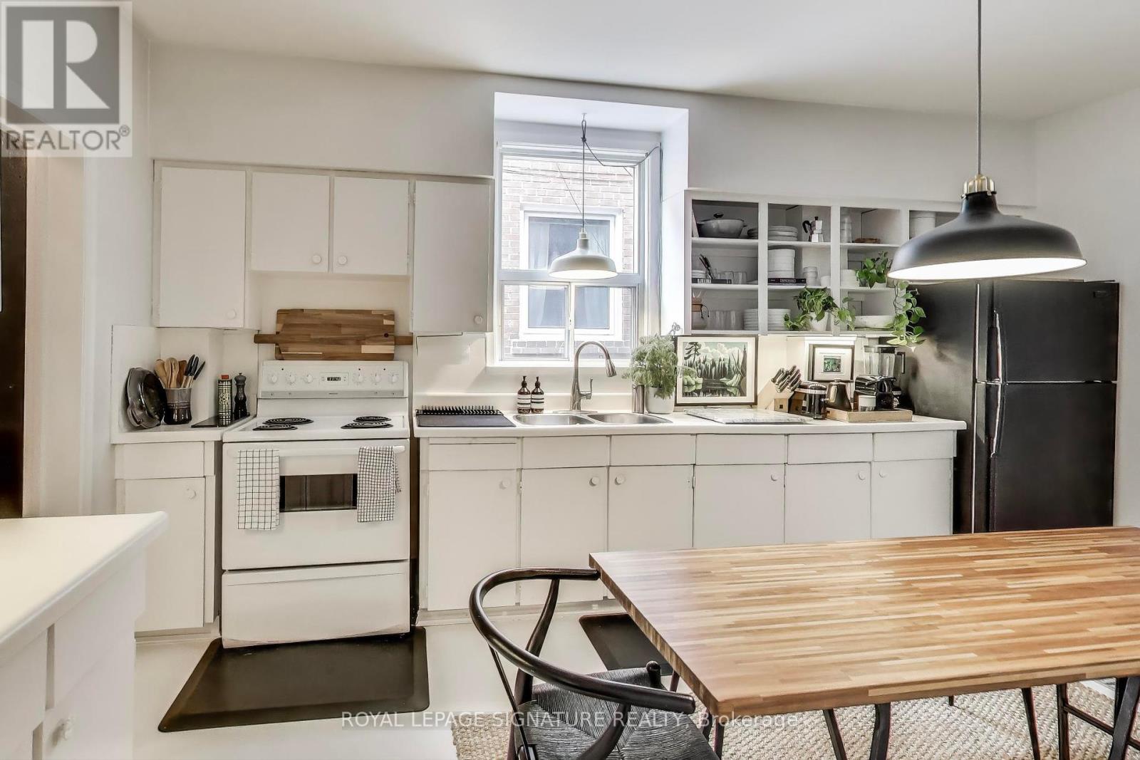 Photo 6 of 232 Pacific Avenue, Toronto ON