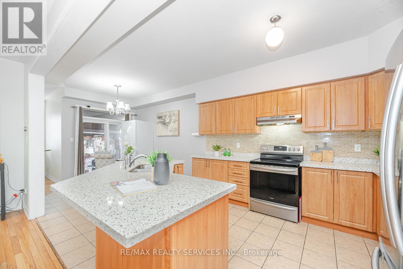 Photo 2 of 5 Goswell Street, Brampton ON