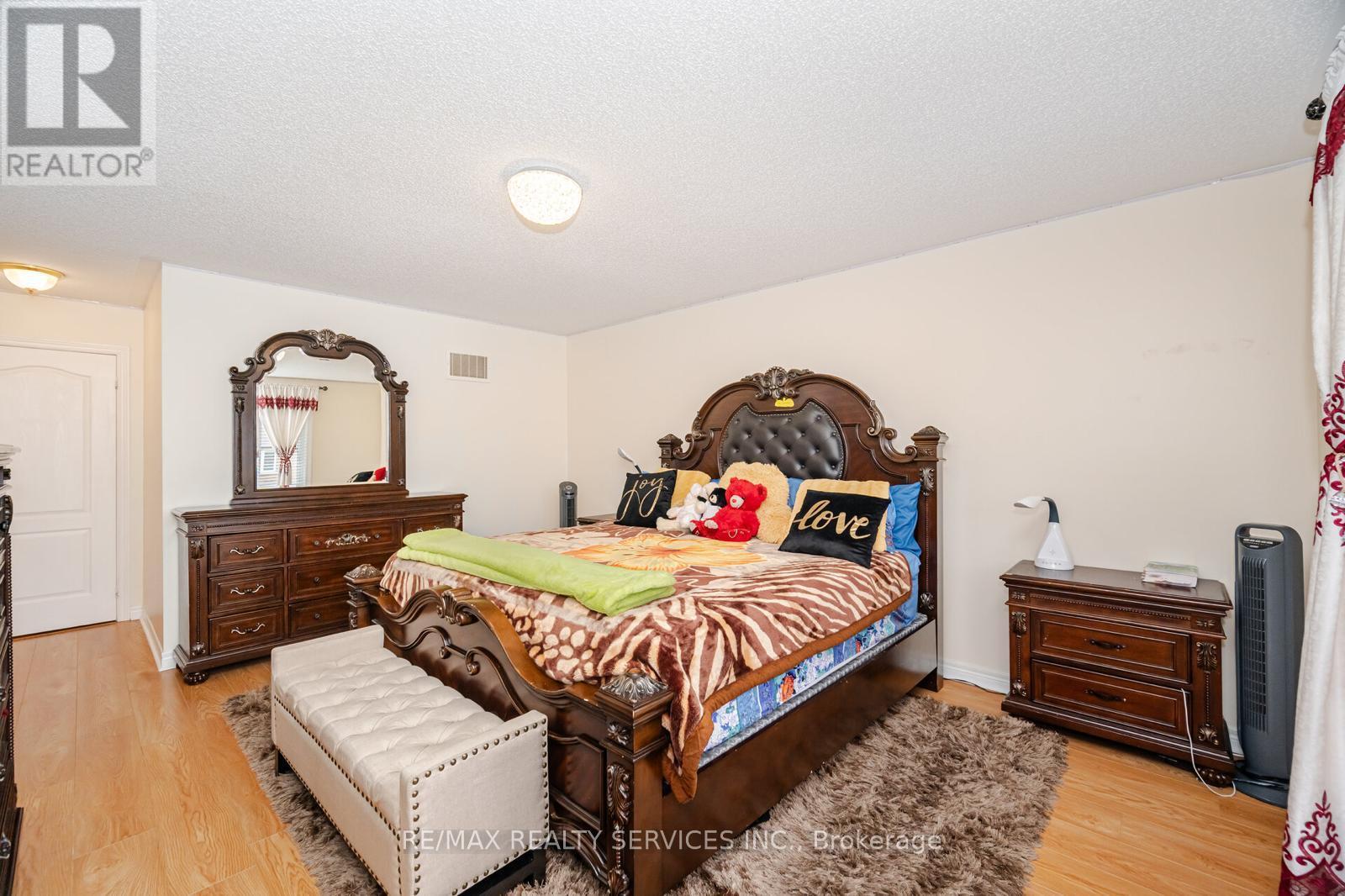 Photo 7 of 5 Goswell Street, Brampton ON