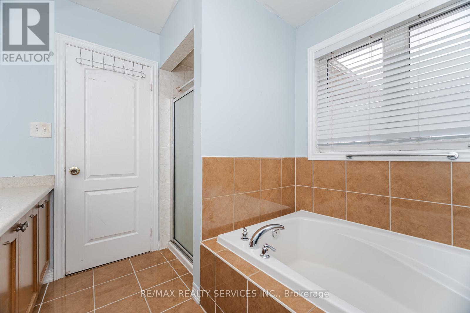 Photo 8 of 5 Goswell Street, Brampton ON