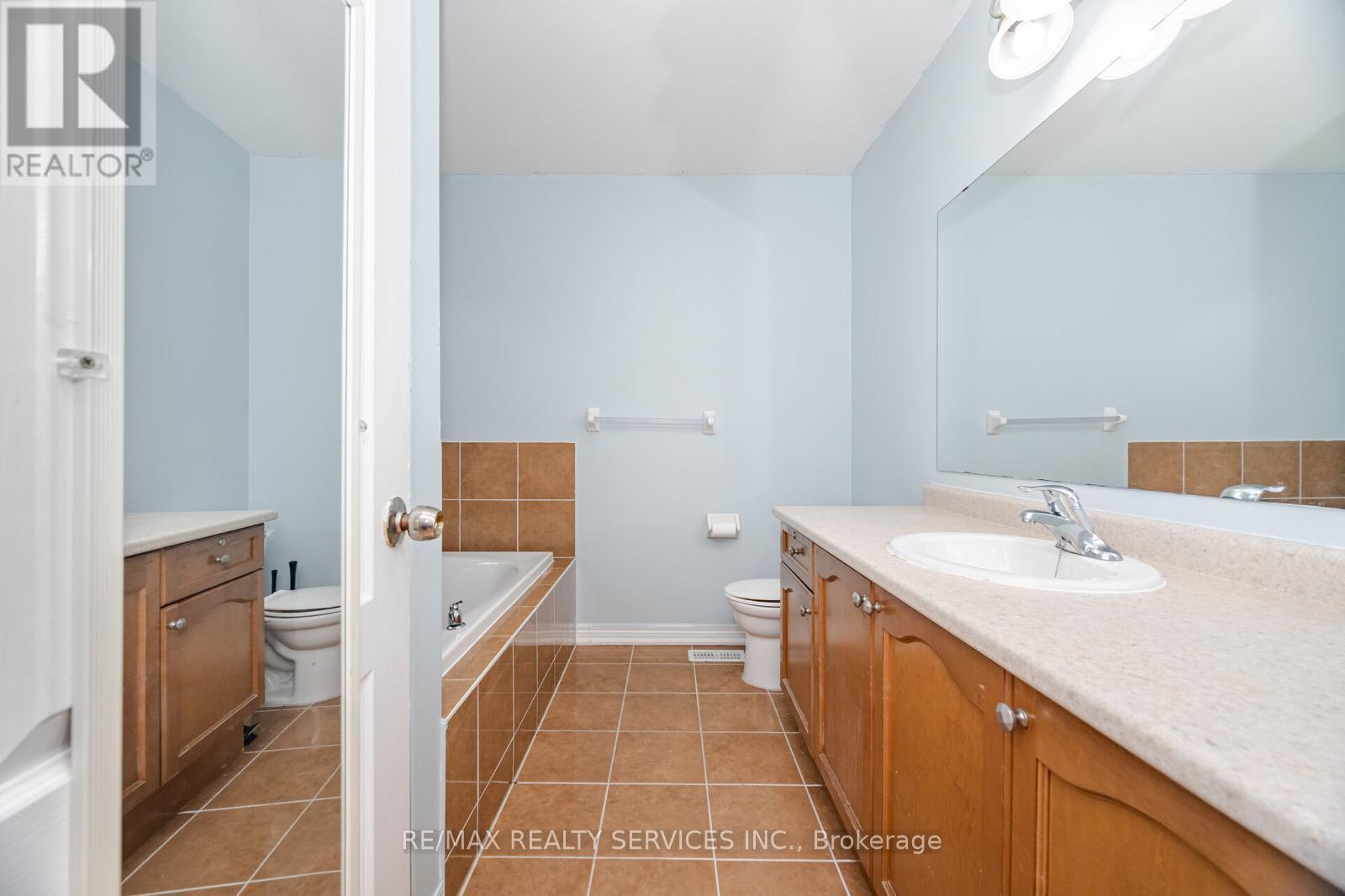 Photo 10 of 5 Goswell Street, Brampton ON