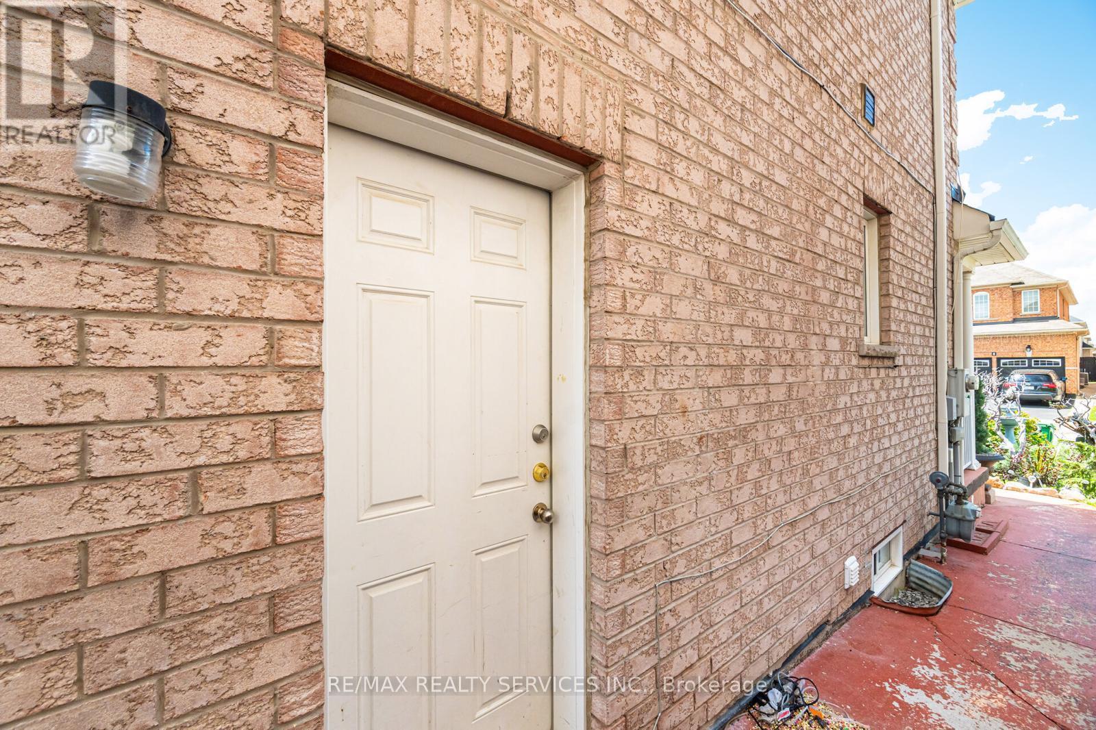 Photo 14 of 5 Goswell Street, Brampton ON
