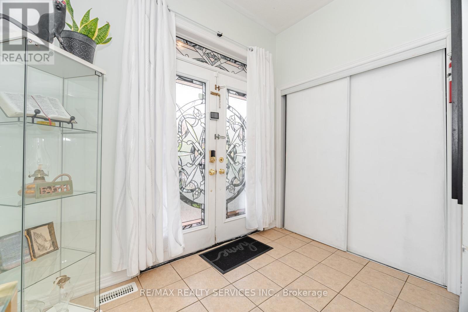 Photo 4 of 5 Goswell Street, Brampton ON