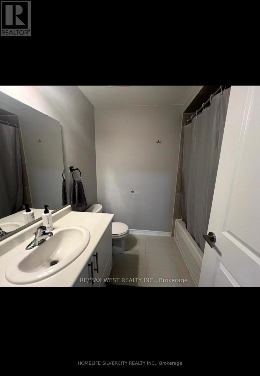 Photo 11 of 305 269 Georgian Drive, Oakville ON