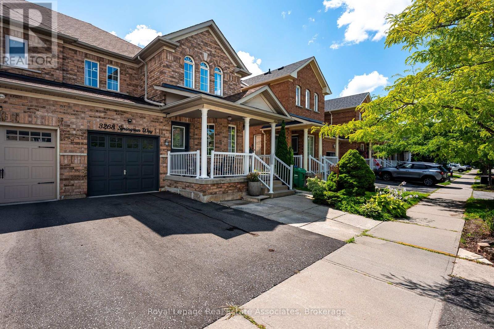 Photo 2 of 3268 Springrun Way, Mississauga ON