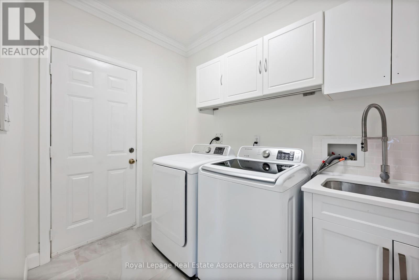 Photo 23 of 3268 Springrun Way, Mississauga ON