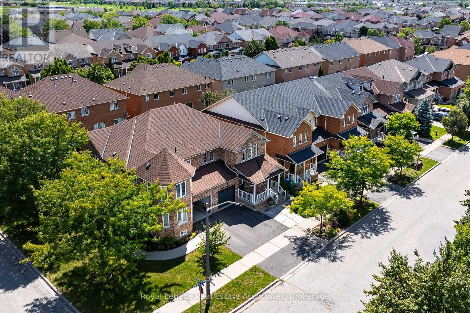 Photo 4 of 3268 Springrun Way, Mississauga ON