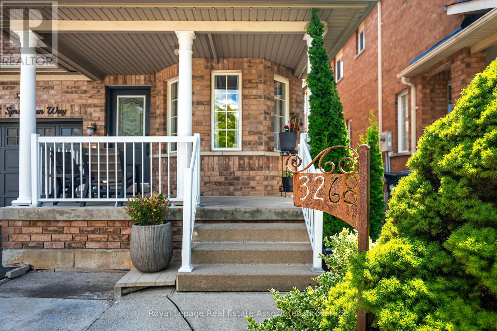 Photo 5 of 3268 Springrun Way, Mississauga ON