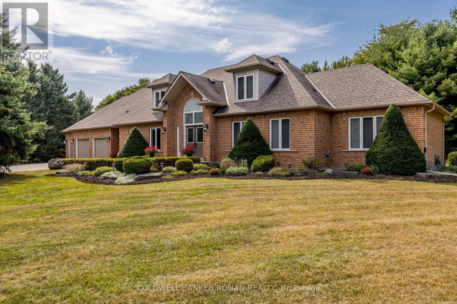 Photo 2 of 16 Indiana Drive, Caledon ON