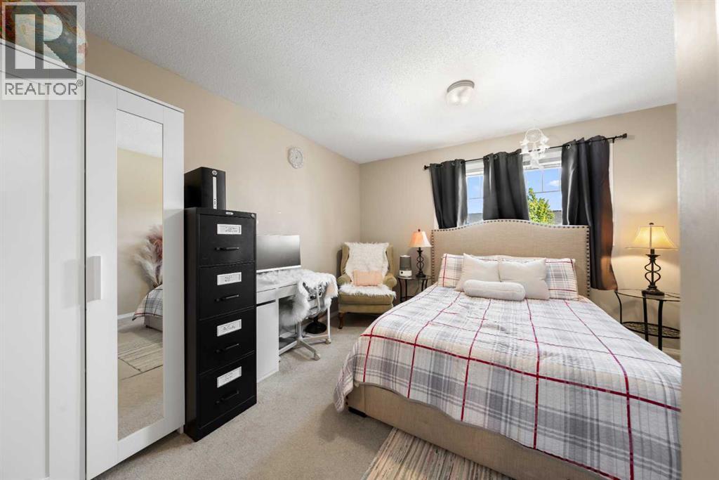 Photo 17 of 82 Everstone Place Sw, Calgary AB
