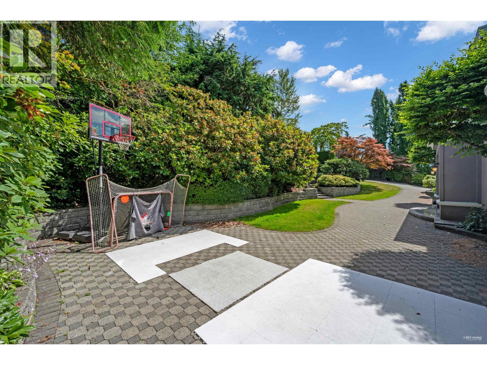 Photo 13 of 848 Fairmile Road, West Vancouver BC