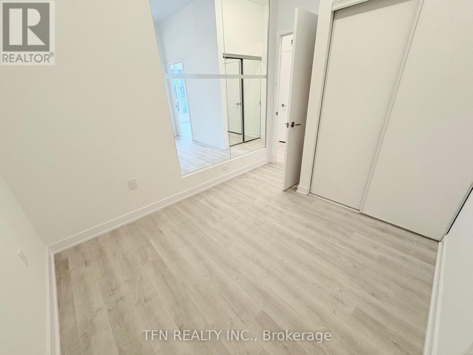 Photo 4 of 1123 15 Richardson Street, Toronto ON
